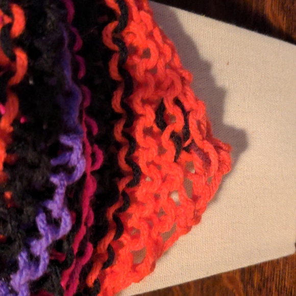 NWT! Handmade Acrylic Knit Triangle Scarf Black and Bright Multicolored OSFM - Picture 3 of 6